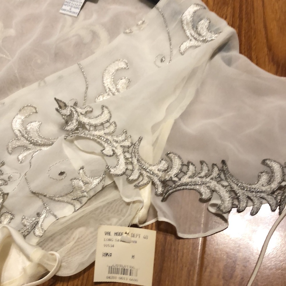 Long Gown - Picture 11 of 11